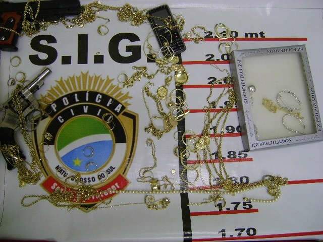 Pol&iacute;cia recupera R$ 90.000 em j&oacute;ias, dois s&atilde;o presos 