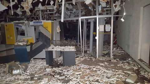 Para serem atendidos, clientes de banco explodido t&ecirc;m de viajar 25 km