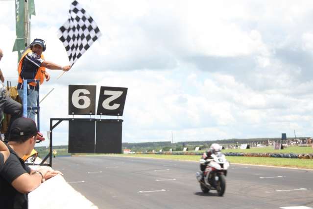 Piloto argentino fica em terceiro e conquista bicampeonato na Capital