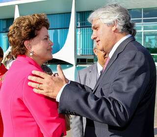 A presidente Dilma Roussef traçou estratégia para votação do Código Florestal com senadores do PT, incluindo Delcídio do Amaral (Foto: divulgação)