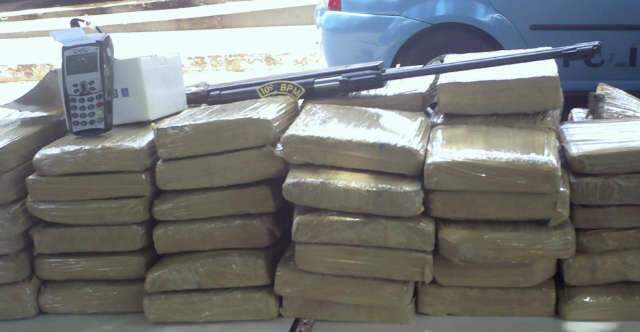  Pol&iacute;cia apreende 147 kg de maconha no Lageado