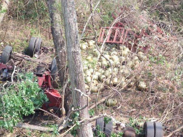 Passageiro morreu após caminhão de gás cair na Serra de Maracaju