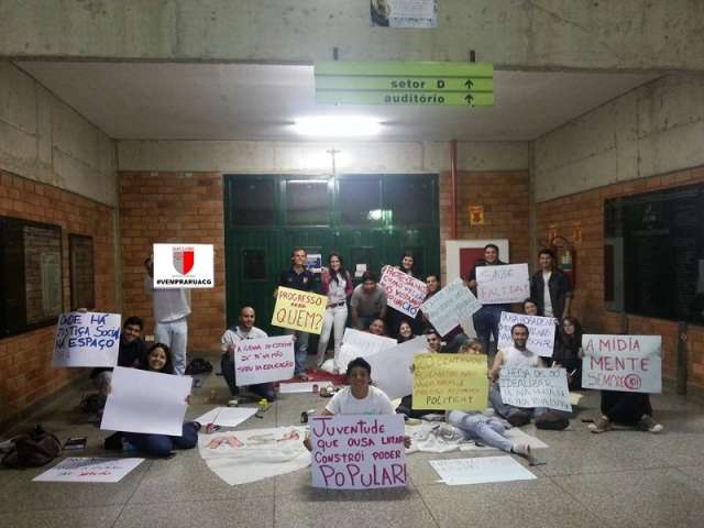 Internautas postam as primeiras imagens de cartazes para protesto