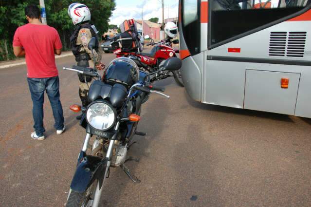  Motociclista fica ferido em acidente envolvendo &ocirc;nibus no Jardim Im&aacute;