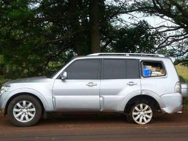 Traficantes trocam tiros com policiais e abandonam Pajero com maconha