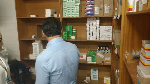 Faltam 20% dos medicamentos nas farmácias da rede pública da Capital