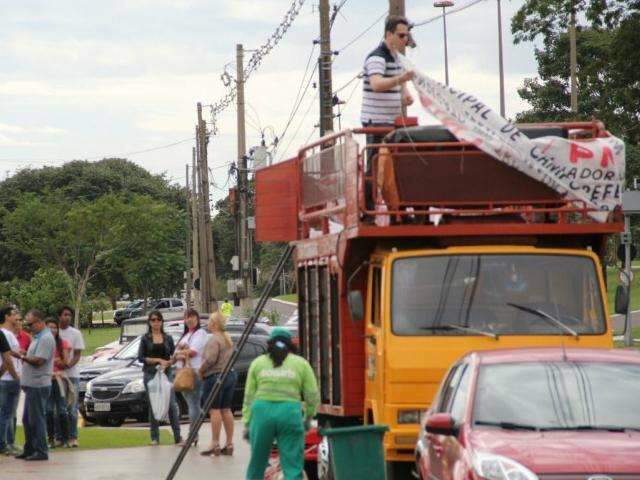 Protesto pela cassa&ccedil;&atilde;o fracassa no dia do anivers&aacute;rio de Gilmar Olarte