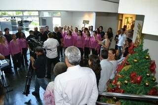 Coral apresenta repertório de musicas regionais e de natal aos servidores na governadoria (Pedro Peralta)