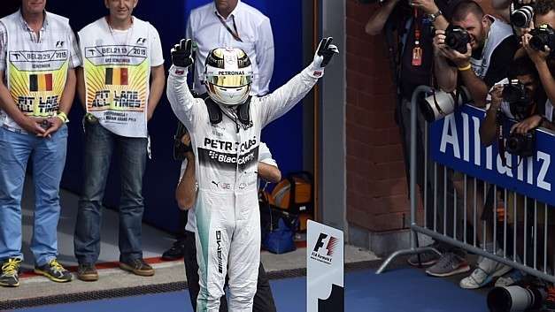 Hamilton vence na B&eacute;lgica e continua firme na luta pelo tricampeonato
