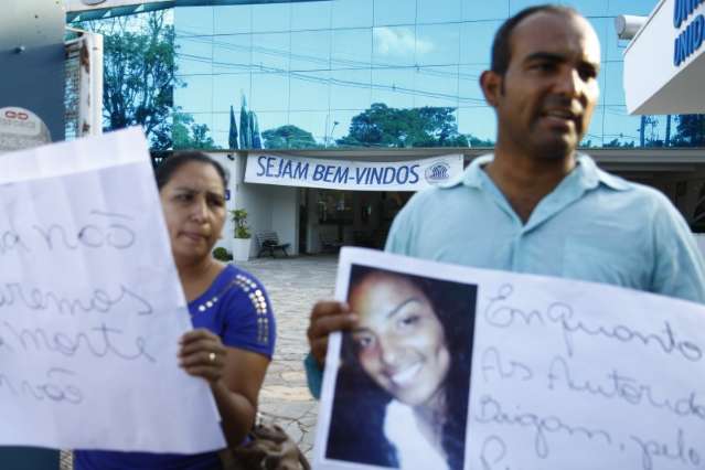 Fam&iacute;lia protesta contra morte por omiss&atilde;o de socorro na Uniderp
