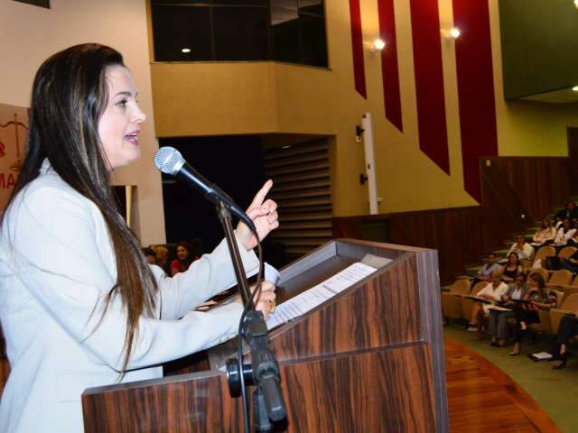  Mara Caseiro defende uni&atilde;o dos poderes no combate a viol&ecirc;ncia contra mulheres 