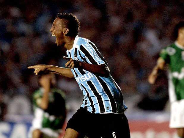  Destaque no Brasileir&atilde;o, lateral de MS tem passe comprado pelo Gr&ecirc;mio