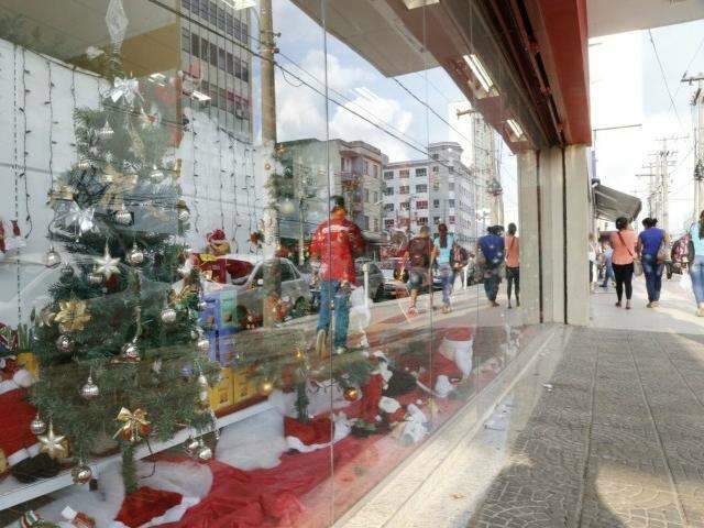 Ap&oacute;s impasse, lojas abrem at&eacute; mais tarde a partir desta ter&ccedil;a no Centro
