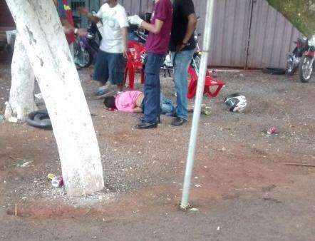 Jovem &eacute; morto a tiros em frente de clube no Bairro Parati