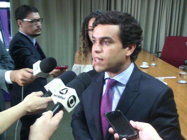 Relator d&aacute; parecer e reforma do Estado pode ser votada ainda nesta ter&ccedil;a-feira