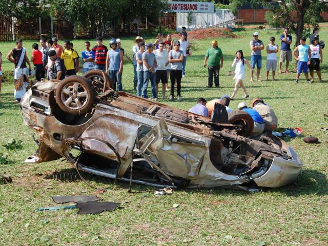  Quatro menores feridos em acidente na sa&iacute;da para Tr&ecirc;s Lagoas est&atilde;o internados