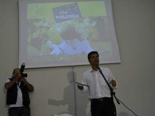 Prefeito participou de lançamento de guia pedagógico sobre resíduos sólidos. (Foto: Paula Vitorino)