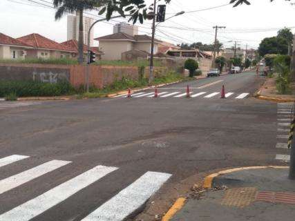 Ruas do Bairro São Francisco recebem manutenção no asfalto 