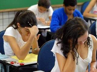 Estudantes fazem prova (Foto: Wilson Dias/Arquivo Agência Brasil)