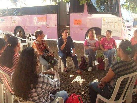 Sidrol&acirc;ndia recebe o &ocirc;nibus de acolhimento &agrave;s mulheres do campo