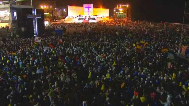 Sob o c&eacute;u do Rio de Janeiro, 400 mil cat&oacute;licos celebram abertura da JMJ