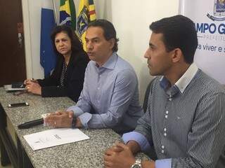 Marquinhos Trad (no centro) afirma que vereadores pode ter acesso a todos os gastos da administração. (Foto: Yarima Mecchi)