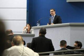 O vereador André Salineiro puxou debate sobre o preço do ônibus na Câmara nesta manhã. (Foto: Marina Pacheco)