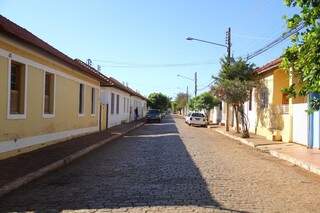 Vila dos Ferroviários foi tombada como patrimônio histórico e ruas ainda são em paralelepípedos. (Foto: Marcos Ermínio)