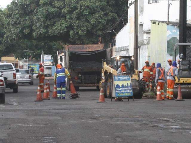 Servi&ccedil;o de tapa-buraco retoma por completo em setembro, diz prefeito
