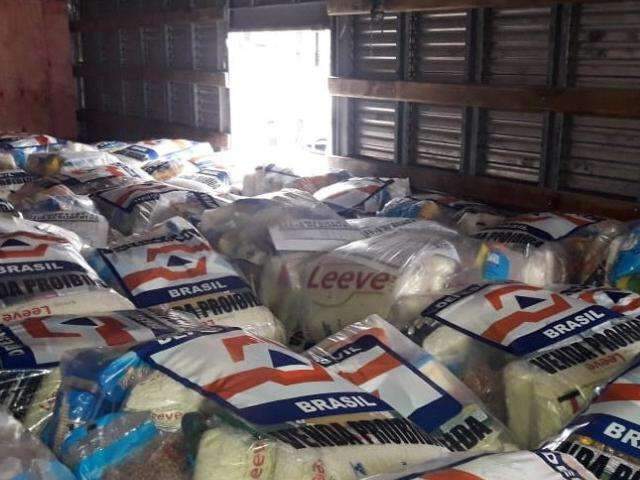 Governo socorre ribeirinhos com 18 toneladas de alimentos