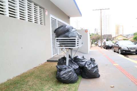 Paralisação na coleta de lixo gera impasse entre Solurb e prefeitura