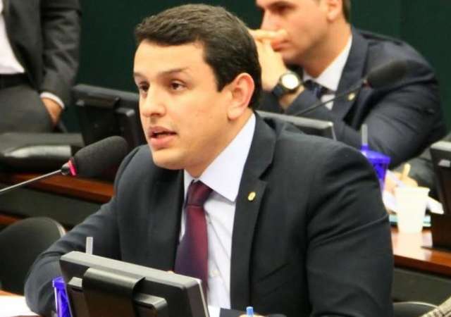 Reforma poder&aacute; ter regras espec&iacute;ficas ao trabalho no campo, diz deputado
