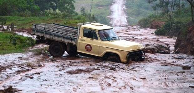 Chuva do fim de semana deixa estrada vicinal intransit&aacute;vel 