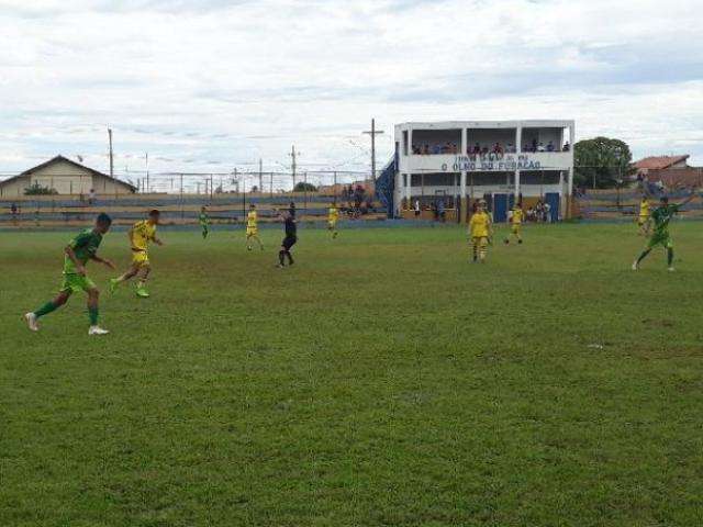 Copa de futebol de base ter&aacute; seis times em campo neste domingo