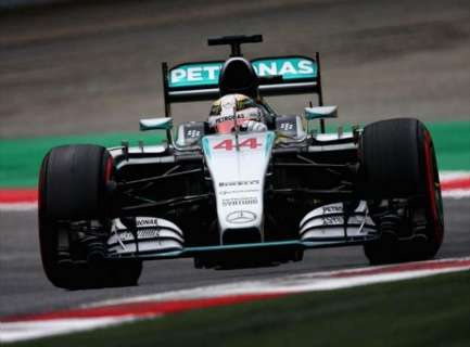 Hamilton é pole na Áustria e faz soberania da Mercedes no grid de largada