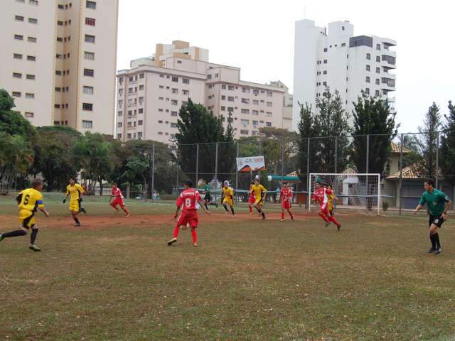  Mesmo com o frio, garotada agita Copa de futebol society no Belmar Fidalgo