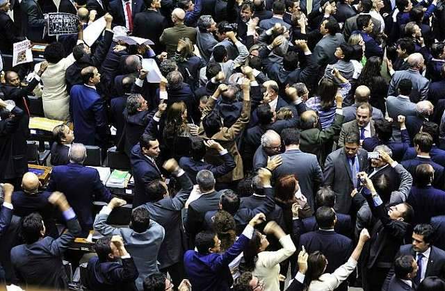 Com 4 votos contra da bancada de MS, C&acirc;mara rejeita redu&ccedil;&atilde;o da maioridade
