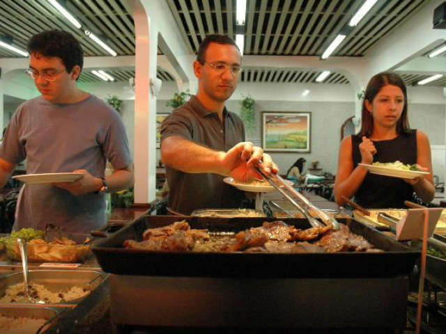  Almo&ccedil;o do domingo nos principais restaurantes custa de 22 a 56 reais por pessoa