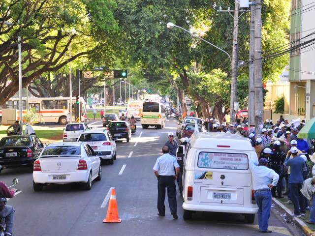  Mobiliza&ccedil;&atilde;o de sem-terra causa transtorno para hospital ao lado do Incra 