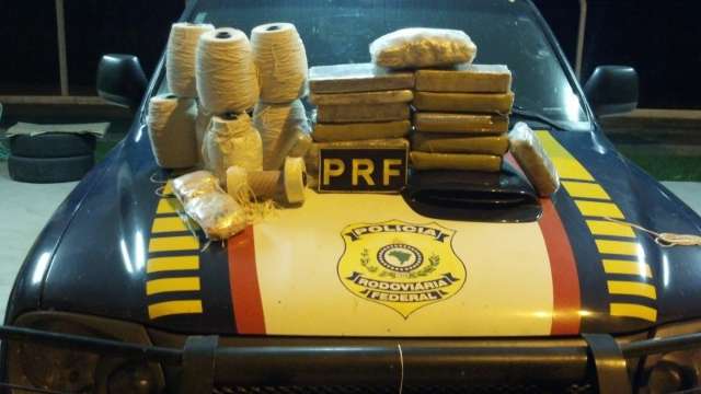 Pol&iacute;cia flagra 5,7 quilos de coca&iacute;na escondidos em carret&eacute;is de barbante