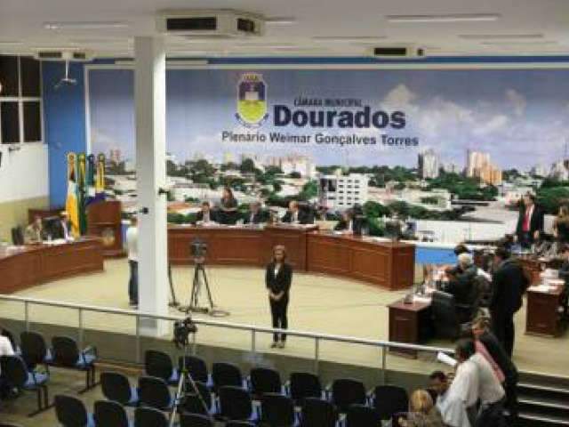  Por 10 a 2, vereadores de Dourados aprovam aumento de sal&aacute;rio