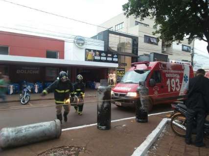 Vazamento de gás causa explosão e deixa duas pessoas feridas em boliche