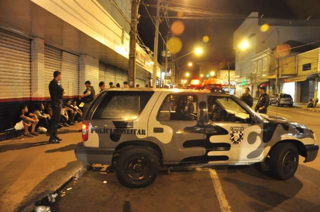 Jovens mascarados estavam com bast&otilde;es e prontos para quebrar tudo, diz pol&iacute;cia