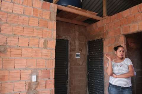 Removidos de favela recebem casas erguidas em ‘tempo recorde’