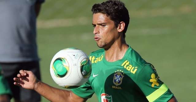 Jean do Fluminense participa de jogo beneficente hoje no gin&aacute;sio da Mace
