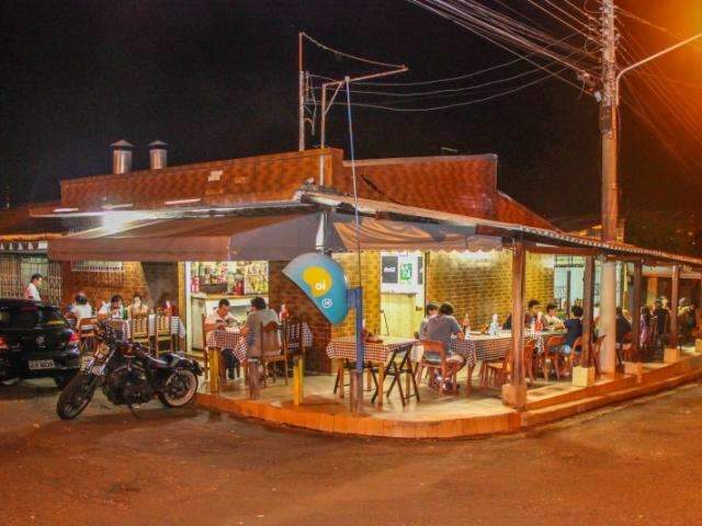 H&aacute; 31 anos restaurante n&atilde;o muda nada e faz sucesso com super fil&eacute; que serve 3 