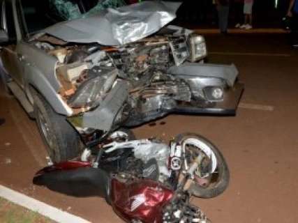 Motociclista que morreu enquanto mexia no celular tinha 23 anos