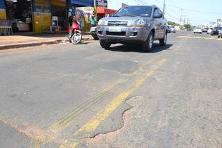 Na Spipe Calarge o asfalto também irrita os motoristas. (Foto:Minamar Júnior)