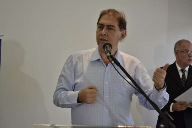 Prefeito diz que &quot;mal intencionados&quot; retiraram tampas de bocas de lobo