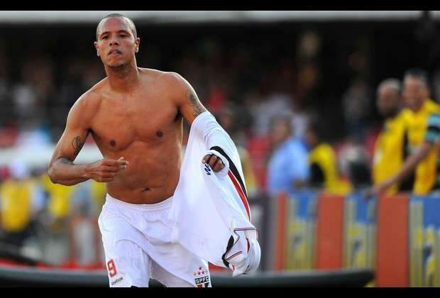  No retorno de Rog&eacute;rio Ceni, S&atilde;o Paulo goleia o Flamengo no Morumbi